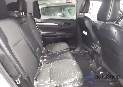 2018 Toyota Highlander Le Plus z USA, uszkodzony, nr VIN 5TDBZRFH0JS909712